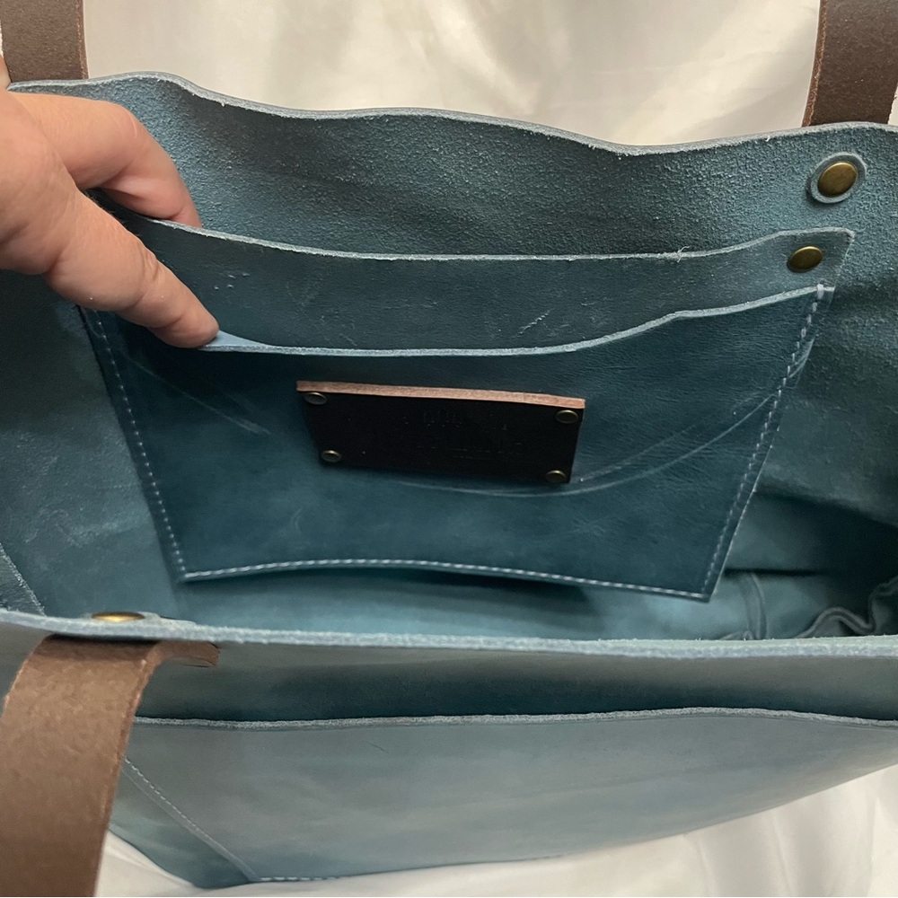 NWT Portland Leather Aqua Blue & Brown Medium Tote, Key Loop, Pockets, Open Top - Picture 7 of 16